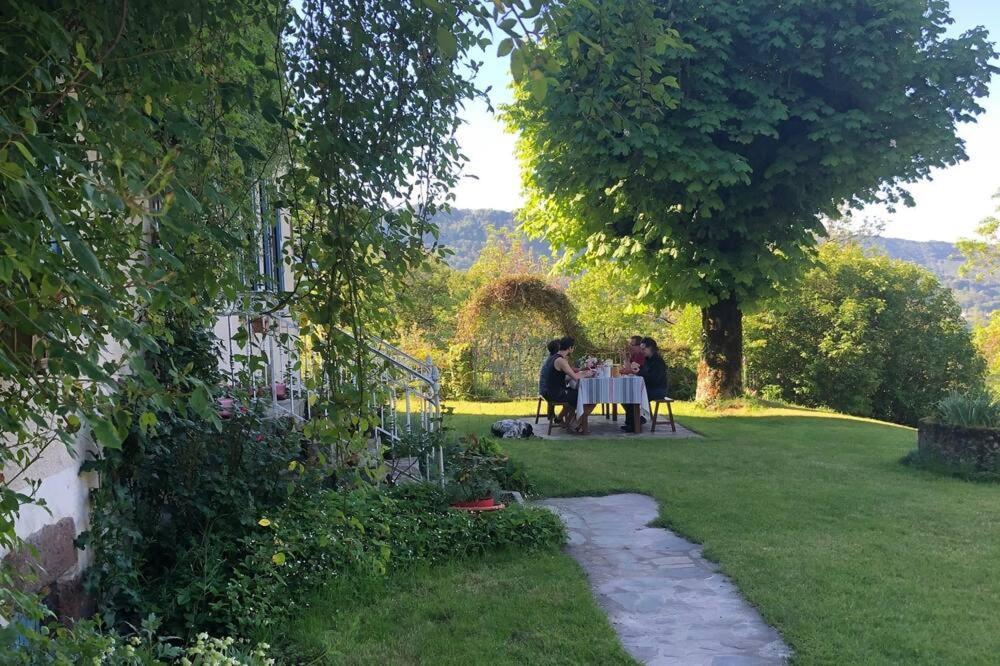 Le Figarelou Bed & Breakfast Thiezac Exterior photo