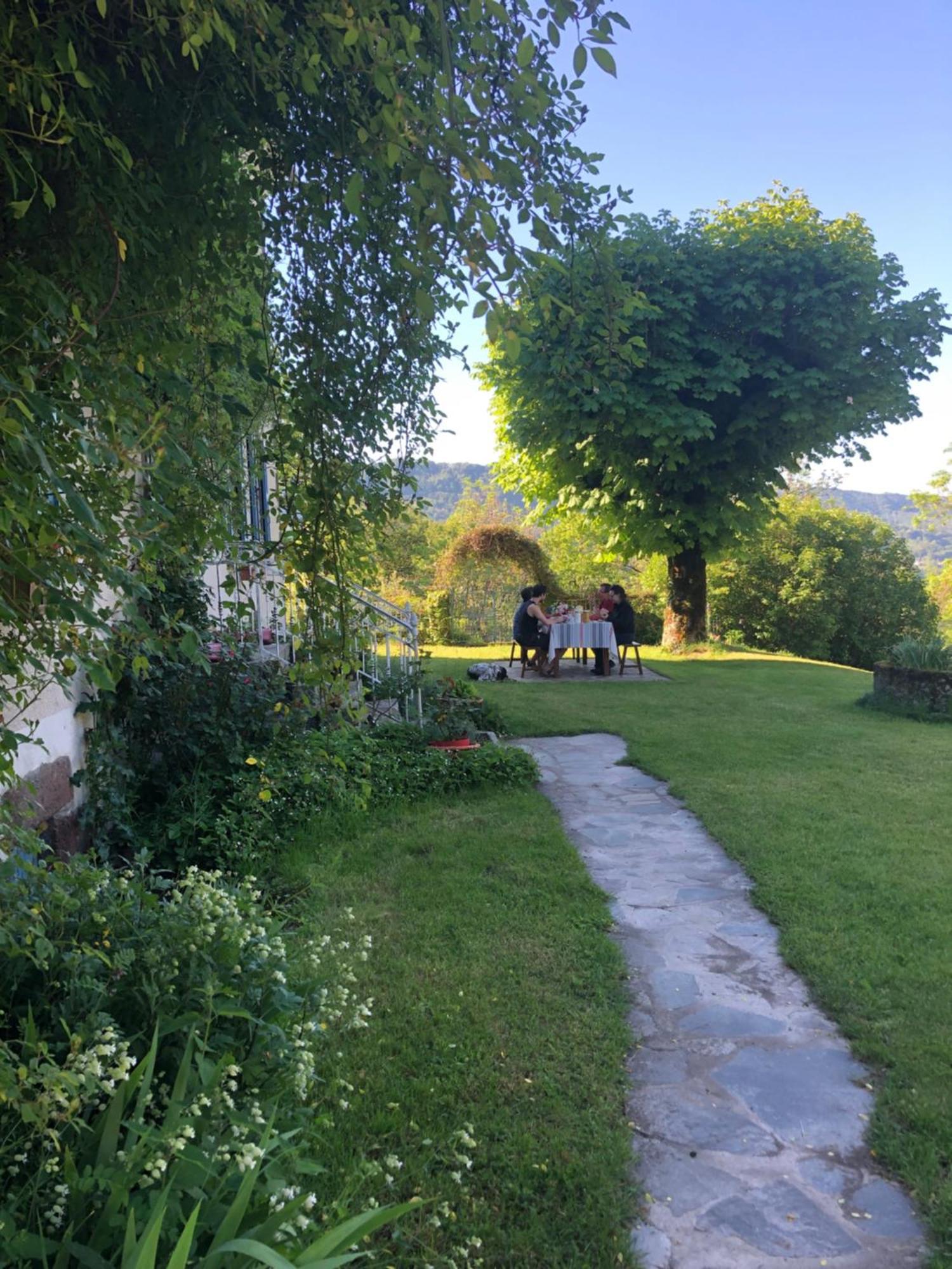 Le Figarelou Bed & Breakfast Thiezac Exterior photo